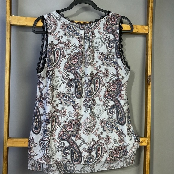 White House black market Paisley lace lined chiffon king top. Size M. EUC. - Picture 3 of 6